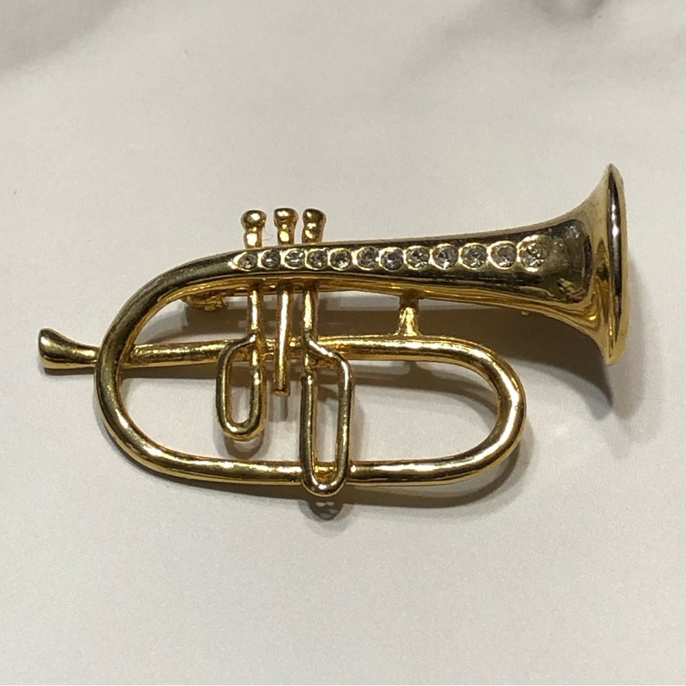 Danecraft vintage gold tone trumpet fluegelhorn Brooch with rhinestones